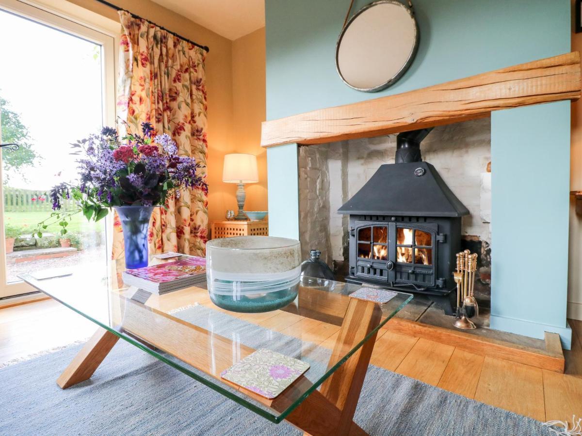 Bluebell Cottage Rugeley Bagian luar foto